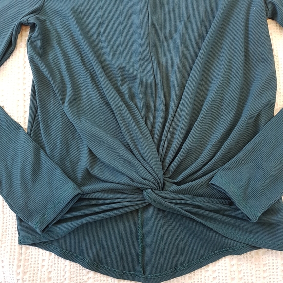 All In Motion Knotted Front Athletic Top sz M - Picture 2 of 6